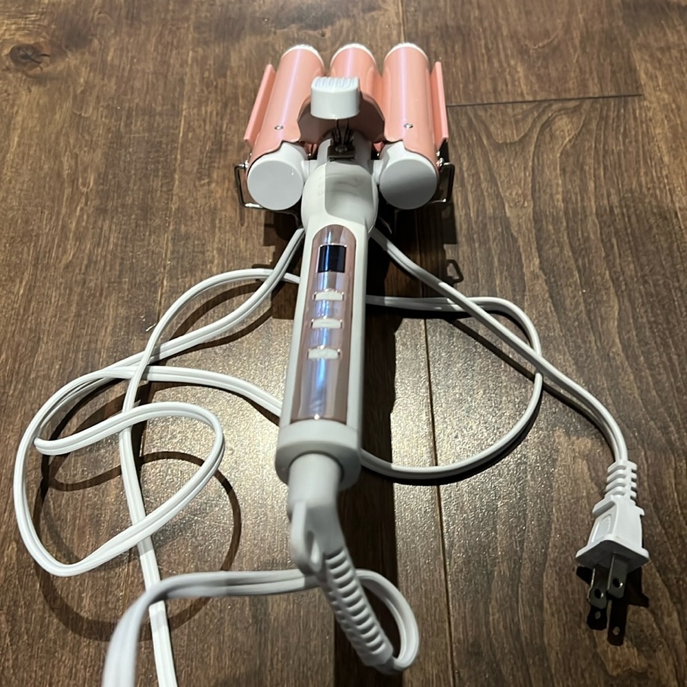 Savvy 3 Barreled Hair Waver
